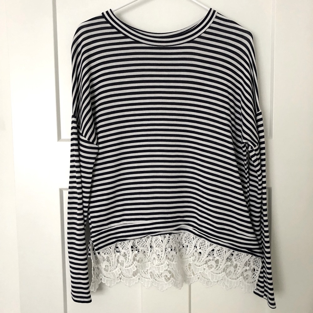 Lime n Chili Long Sleeve Women’s Top Size Small. Navy & White Stripes, Crochet